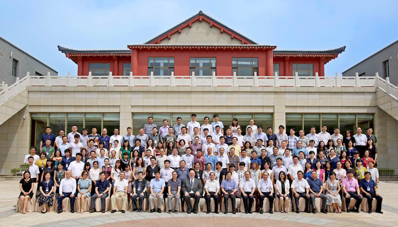 第十二届“中国医药卫生管理学院(系)院长(主任)论坛”在大连举行