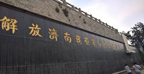 医药卫生管理学院2015级研究生党支部到解放阁开展主题党日活动