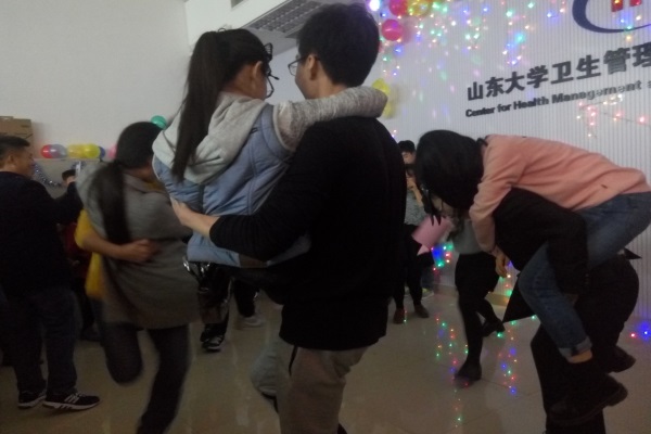 医管学院联合公卫学院成功举办第二届光棍节蒙面晚会