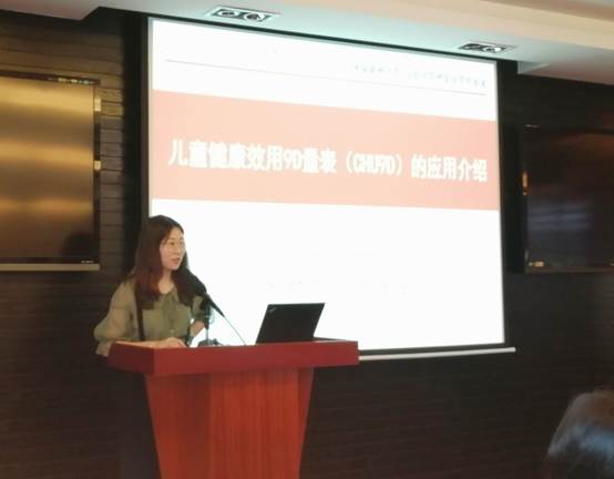 图片包含 室内, 地板, 餐桌, 墙壁描述已自动生成