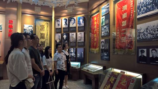 医药卫生管理学院2015级研究生党支部到解放阁开展主题党日活动