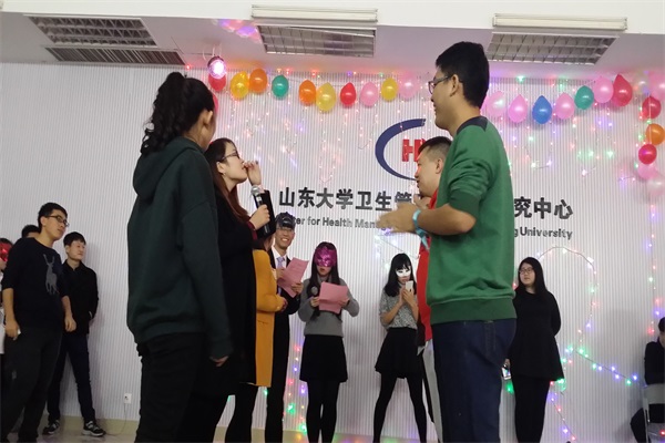 医管学院联合公卫学院成功举办第二届光棍节蒙面晚会